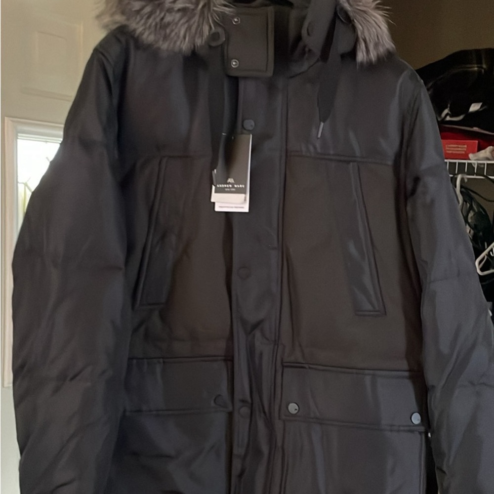 Brand new never worn mens size medium Andrew Marc coat.